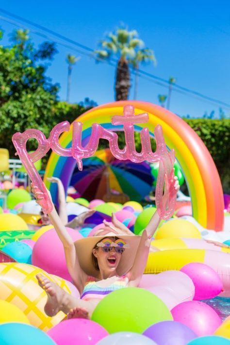 An Epic Rainbow Balloon Pool Party | studiodiy.com Blue Hawaiian Cocktail, Epic Pools, Flamingo Cupcakes, Teenager Party, Pool Party Themes, Party Playlist, Fiesta Tropical, Pool Party Decorations, Pool Birthday