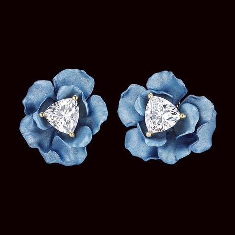 530 Likes, 7 Comments - 💎🦋 Anabela Chan 🦋💎 (@anabelachan) on Instagram: “Baby Blue Rose Studs 🌸 Recycled Aluminium Blooms Collection ☁️ . #anabelachanblooms…” Types Of Gold, 18k Gold Earrings, Pierced Jewelry, Earring Posts, Gold Earring, Blush Roses, Blue Rose, Jewelry Creation, Pink Sapphire