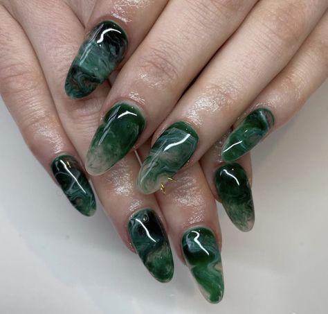 Moss Agate Nail Art, Earthy Nail Ideas, Moss Agate Nails, Woodsy Nails, Green Marble Nails Acrylic, Dark Green Nails Aesthetic, Dark Green Marble Nails, Malachite Nails, Green Jelly Nails