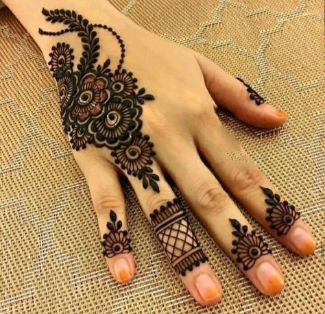 Henna Styles, Finger Henna Designs, Tato Henna, Henna Tattoo Designs Hand, Finger Henna, Simple Henna Tattoo, Latest Henna Designs, Mehndi Designs For Kids, Very Simple Mehndi Designs