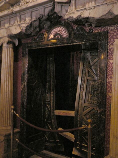 Hollywood Tower Of Terror, Hollywood Tower Hotel, Hollywood Tower, Haunted Attractions, Prom Theme, Haunted Hotel, Tower Of Terror, Hotel California, Hotel Project