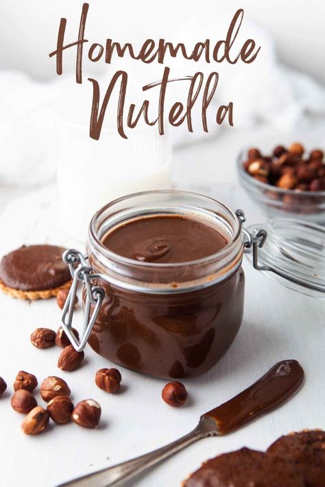 This easy homemade Nutella recipe is made with pantry-staples, and it takes just minutes to make. It makes a delicious toppping or spread. Nutella Cakes, Homemade Nutella Recipes, How To Make Nutella, Nutella Recipe, Nutella Recipes Easy, Breakfast Easy, Nutella Spread, Homemade Nutella, Chocolate Hazelnut Spread