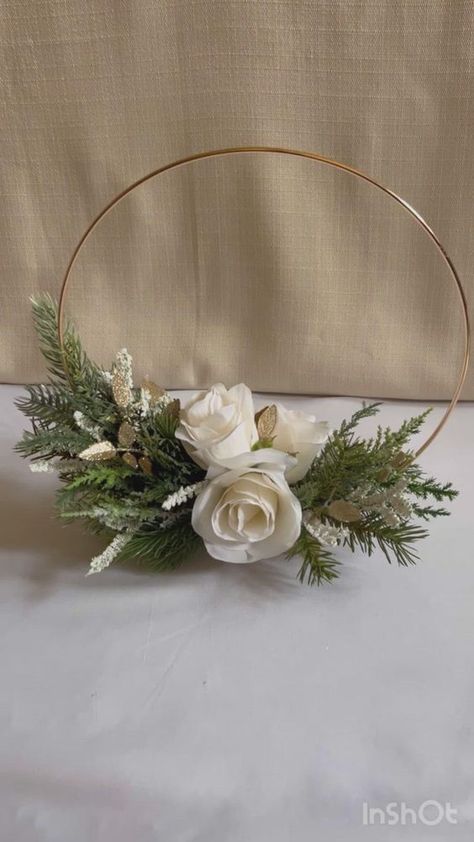 Hoop Centerpiece Wedding, Easy Diy Centerpieces, Gold Christmas Wedding, Hoop Centerpiece, Christmas Wedding Centerpieces, White And Gold Christmas, Navy Ball, White And Gold Wedding, Winter Wedding Centerpieces