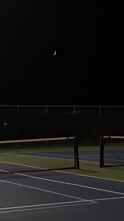 Tennis Background Aesthetic, Dark Tennis Aesthetic, Tennis Court At Night, Tennis Dark Aesthetic, Tennis Wallpaper Iphone, Tennis Wallpaper Aesthetic, Tennis Aesthetic Wallpaper, Boulevard Nights, Night Tennis