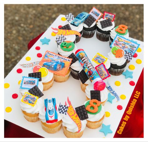 Hot Wheels Cupcakes, Dj Cake, Cake Pulls, Hot Wheels Party, Hot Wheels Birthday, Happy 8th Birthday, Pull Apart Cupcakes, Diy Cupcakes, Number Cakes