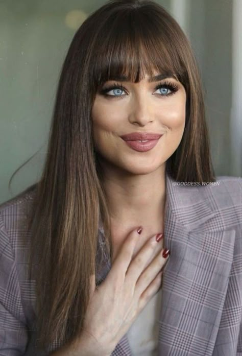 Dakota Johnson Dakota Johnson Hair, Goddess Women, Melanie Griffith, Straight Blonde Hair, Mtv Movie Awards, Haircuts Straight Hair, Long Hair With Bangs, Hair Envy, Dakota Johnson