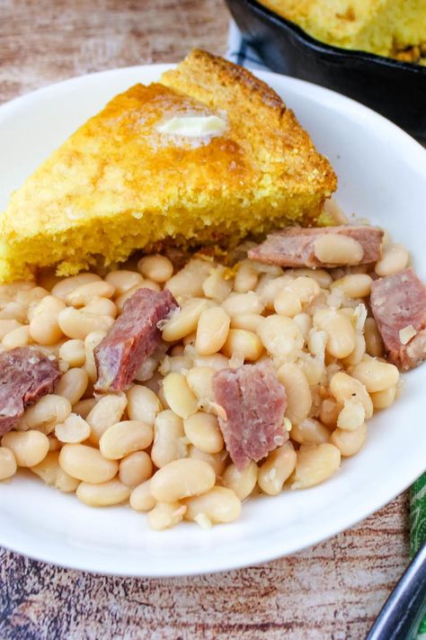 Hamburger Potato Soup, Chili Soup Recipe, Popular Pies, Ham And Beans, Northern Beans, Roast Beef Recipes, Just A Pinch Recipes, Ham And Bean Soup, Great Northern Beans