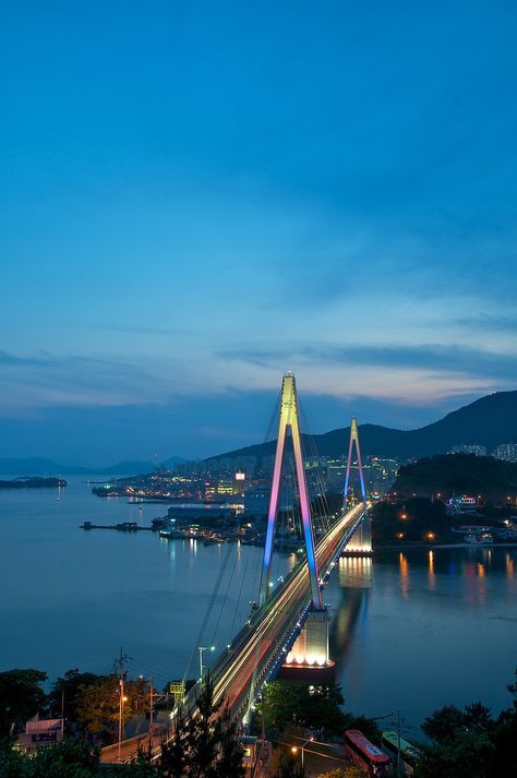 Dolsan Bridge, Yeosu | This year Expo 2012 is being held in the city of Yeosu in Korea! Travel To Korea, Yeosu, Travel Korea, Grad Trip, World Places, Blue Nature, Korean Design, S Korea, Nature Places