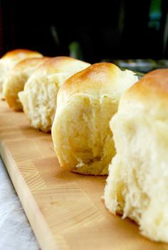 Potato Dinner Rolls Recipe, Potato Dinner Rolls, Potato Rolls Recipe, Dinner Roll Recipe, Amish Bread, Fluffy Dinner Rolls, Potato Rolls, Friendship Bread, Dinner Roll