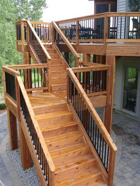 High deck with long staircase with landing. Like this concept for ... Balcony Door Design, Deck Stair Railing, High Deck, Deck Skirting, Staircase Landing, Deck Railing Design, Deck Steps, Exterior Stairs, Stair Landing