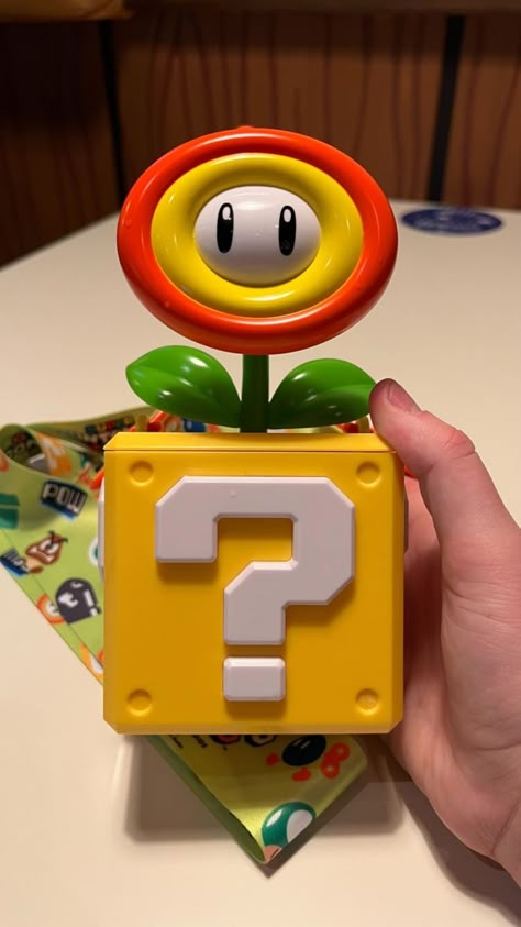 Mario Fire Flower Sipper Debuts at Super Nintendo World at Universal Studios Japan - WDW News Today Mario Clay Art, Super Mario Accessories, Super Mario Clay Art, Mario Clay Ideas, Mario Clay, Super Mario Fire Flower, Mario Items, Mario Flower, Mario Decor