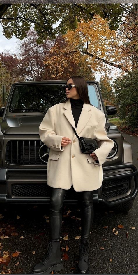 Coat Blazer Outfit, Blazer Black Outfit, Street Style Black Women, Street Style Women Fall, Outfits 2023 Women, Style Outfits Fall, Outfits Black Women Fall, Autumn Outfits 2023, Outfits Aesthetic Autumn