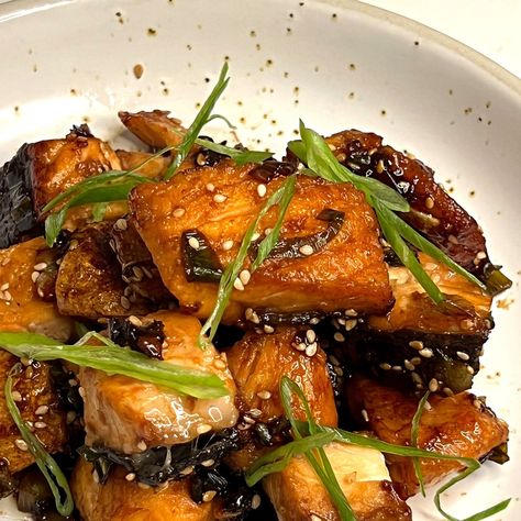 Easy Dinner Idea in 15 mins: Salmon Yuzu Teriyaki — Alice Sun Tiny Dorm Room, Alice Sun, Dorm Room Kitchen, 30 Min Meals, Easy Recipes For Beginners, College Days, Salmon Filet, Cheap Dinners, Rice Wine Vinegar