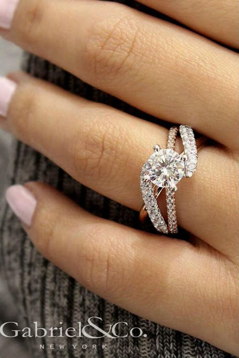 Free Form Engagement Rings, Rose Gold Pave Band, Top Engagement Rings, Engagement Rings Twisted, Rings Sets, Ring Rosegold, Engagement Ring Inspiration, Gorgeous Rings, Gorgeous Engagement Ring