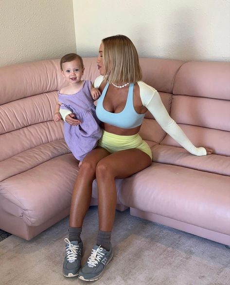 Tammy Hembrow Short Hair, Tammy Hembrow Hair, Tammy Hembrow, Cute Gym Outfits, Gym Outfits, Mommy Style, Luxury Aesthetic, Hair Short, Future Life