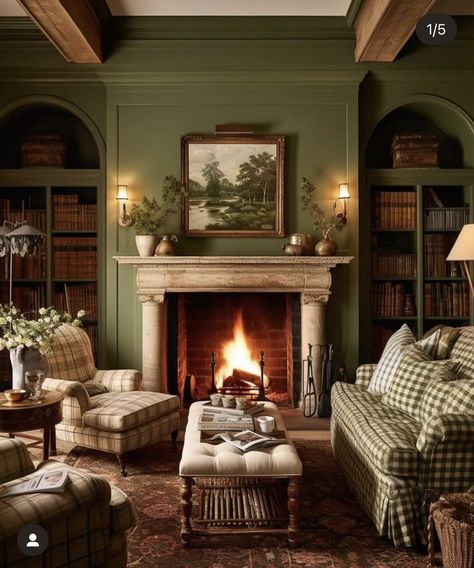 Farm Style House Interior Victorian, English Snug, Salons Cottage, Victorian Hotel, Sofas Ideas Living Room, Sofa Design Ideas, Toll Brothers, Cottage Living Rooms, Corner House