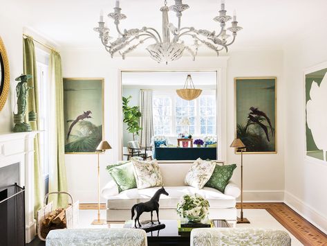 Cece Barfield Thompson's Cool, Calm, Collected Style - Flower Magazine Cece Barfield Thompson, Historic Colonial Homes, Cece Barfield, Cool Calm And Collected, Collected Interiors, Chinoiserie Wallpaper, Daughters Room, Beautiful Living Rooms, Colonial House