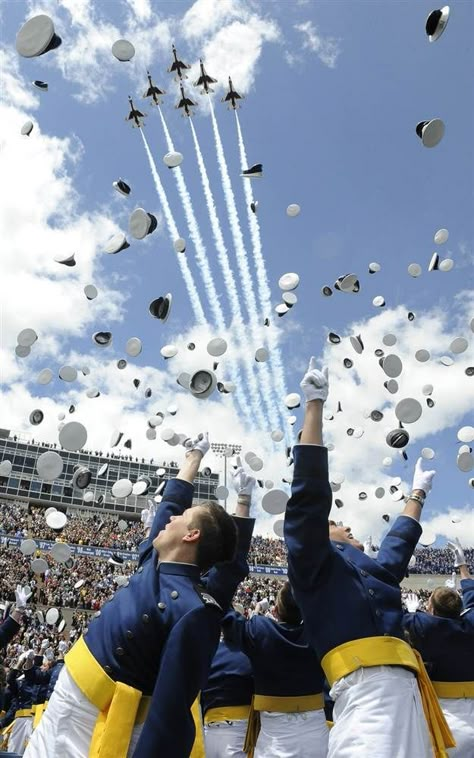 Air Force Academy Graduation Hat Toss and Thunderbirds Fly Over Air Force Wallpaper, Air Force Pictures, United States Air Force Academy, Usaf Thunderbirds, Jet Fighter Pilot, Military Aesthetic, Air Force Academy, Naval Academy, United States Military