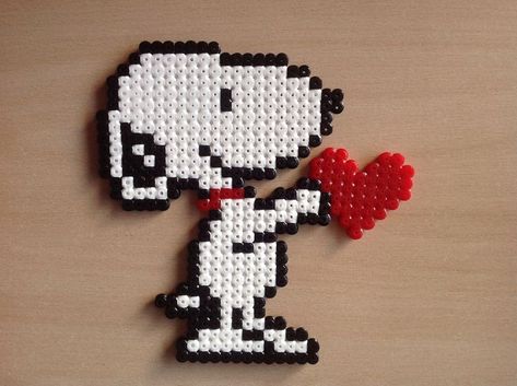 Beaded Snoopy, Melty Bead Designs, Melt Beads Patterns, Modele Pixel Art, Hamma Beads Ideas, Easy Perler Beads, Pearl Beads Pattern, Easy Perler Beads Ideas, Fuse Bead Patterns