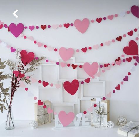 Valentines Party Decor, Valentine's Day Decorations, Diy Valentine's Day Decorations, Birthday Garland, Diy Valentines Decorations, Heart Garland, Diy Valentine, Diy Valentines Crafts, Valentine Birthday