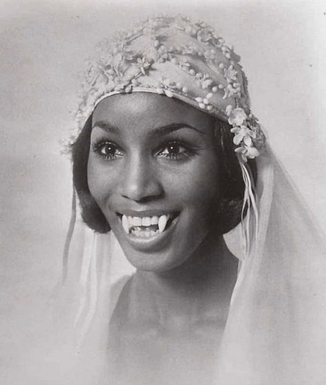 𝗉𝖾𝗋𝗌𝖾𝗉𝗁𝗈𝗇𝖾 ♉︎ on Twitter: "1970s shoot for Vampiria, Staring Theresa Graves… " Old Dracula, Teresa Graves, Black Vampires, Glamor Shots, Black Alternative, Black Vampire, Chosen Ones, Vampire Aesthetic, Witchy Goth