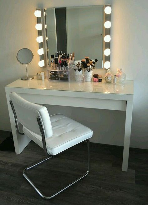 ✤ Pinterest: @rainahmariee ✤ Makeup Room Diy, Vsco Room, Vanity Diy, Zimmer Diy, Makeup Vanities, Bedroom Hacks, Makeup Station, Makeup Room Decor, Makeup Table Vanity