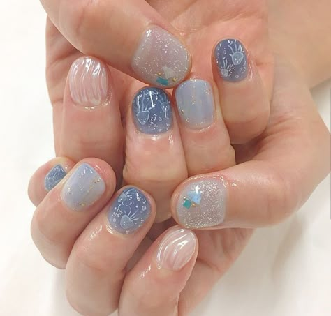 ─ s u q a p l u m Sea Nails Designs, Blue Jelly Nails, Korean Jelly Nails, Under The Sea Nails, Nail Art Bleu, Fish Nails, Blue Images, Nails Korean, Nail Art Gel