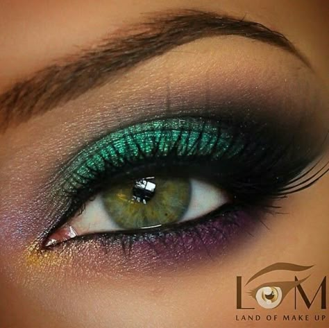 Green Eyes Makeup, Dramatic Eye Makeup, Glitter Eye Makeup, Eye Makeup Pictures, Lovely Eyes, Youtube Makeup, Dramatic Eyes, Makijaż Smokey Eye, Colorful Eye Makeup