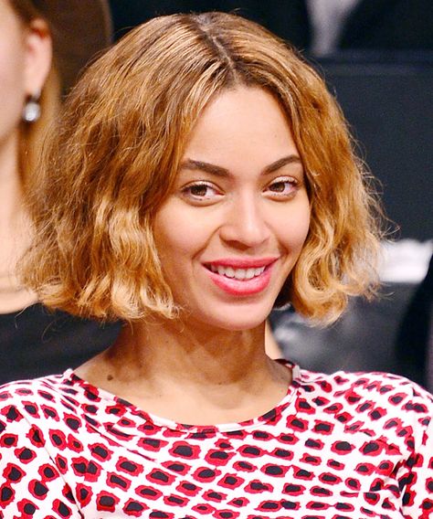 Beyonce Short Hair Bob, Beyonce Bob Haircut, Beyoncé Bob, Beyonce Short Hair, Beyonce Bob, Beyonce Hair, Medium Length Bobs, Medium Haircuts, Baby Bangs