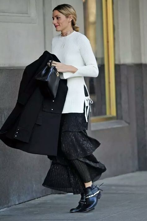 Olivia Palermo Black Long Skirt, Olivia Palermo Style, Style Muse, Olivia Palermo, Parisian Chic, Palermo, Style Icon, Long Skirt, Paris Fashion