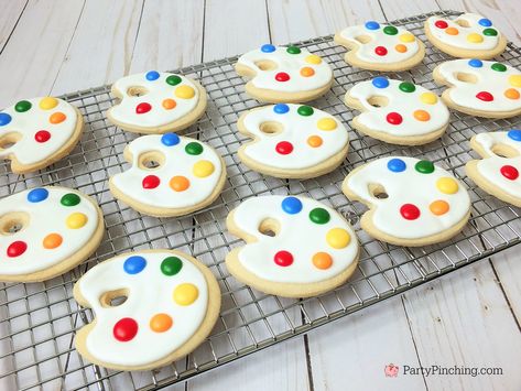 art cookies, art palette cookies, cute treats and food for art theme party, art party ideas, paint cookies Art Themed Treats, Art Palette Cookies, Paint Pallet Cookies, Paint Brush Cookies, Paint Party Food Ideas For Adults, Paint Palette Cookies, Art Palette Cake, Art Party Cookies, Artist Cookies