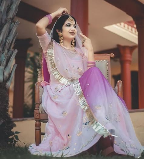 Rajasthani Bride, Classic Outfits For Women, Rajasthani Dress, Designer Bridal Lehenga Choli, Rajputi Dress, Indian Bride Outfits, Bride Photography Poses, Traditional Look, Blouse Designs Indian