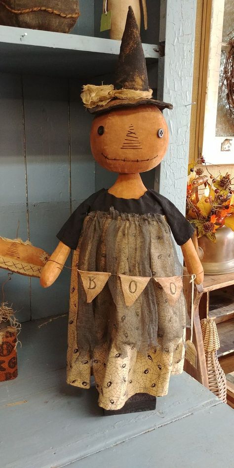 Primitive Fall Crafts, Prim Halloween, Pumpkin People, Primitive Halloween Decor, Halloween Dolls, Primitive Doll Patterns, Halloween Folk Art, Primitive Doll, Fall Sewing