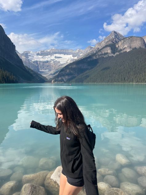 National Park Picture Ideas, Banff Picture Ideas, Banff National Park Aesthetic, Banff Outfits, Backpacker Outfits, Banff Inspo Pics, Banff Instagram Pictures, Banff Aesthetic, Banff National Park Photography