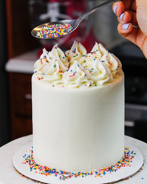 Mini Vanilla Cake Recipe, Mini Vanilla Cake, Mini Smash Cake, Cake For One Recipe, Vanilla Birthday Cake Recipe, 4 Inch Cake, Smash Cake Recipe, Mini Cake Recipe, Vanilla Birthday Cake