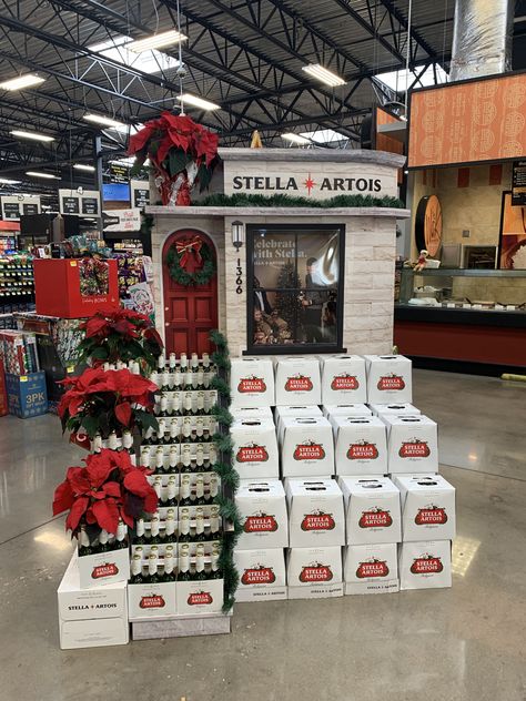 Beer Display Ideas Retail, Alcohol Display, Michelob Ultra Beer, Liquor Display, Beer Display, Retail Display Shelves, Christmas Booth, Supermarket Display, Holiday Beer