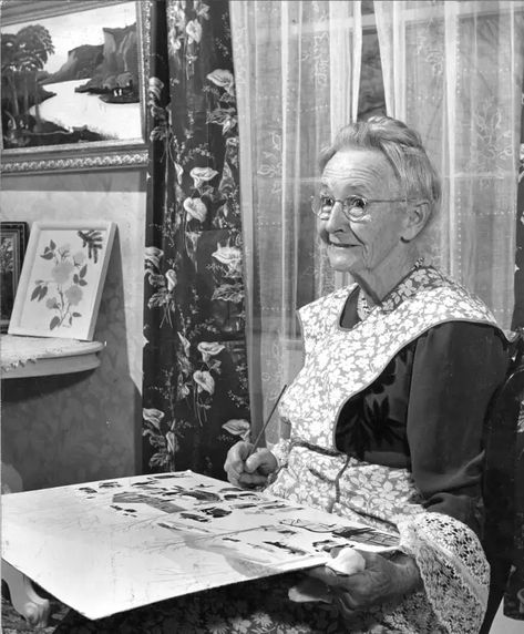 Grandma Moses - Painter - Biography Grandma Moses Art, Greenwich New York, 80s Grandma, Rolleiflex Camera, Geometric Artists, Grandma Moses, Isometric Drawing, Old Timers, Public Sculpture