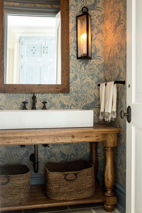 Traditional Powder Room, Latest Wallpaper, Award Winning Kitchen, Bad Inspiration, Wooden Bathroom, Wood Bathroom, Bathroom Wallpaper, Wallpaper Designs, Bathroom Renos