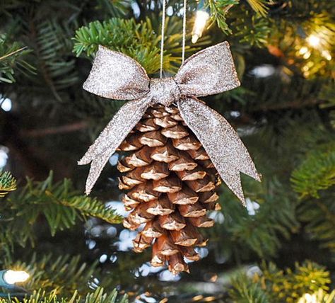 19 Pine Cone Crafts for Christmas | Make these awesome DIY ornaments and more decor for around your home.pine Julkransar Diy, Pine Cone Ornament, Pine Cone Christmas Decorations, Christmas Pine Cones, Homemade Christmas Decorations, Pine Cone Decorations, Cones Crafts, Pine Cone Crafts, Handmade Christmas Decorations