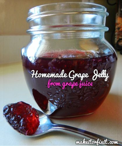 Jelly From Juice, Grape Juice Recipe, Homemade Grape Jelly, How To Make Jelly, Jam Recipes Homemade, Canning Jam, Homemade Jelly, Peanut Butter Sandwich, Grape Jelly