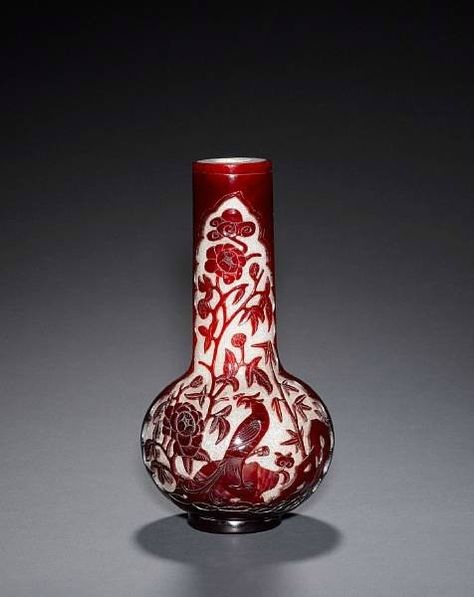 An extremely fine, single red-overlay Peking Glass Vase, 18th century. Red Glass Vase, Sleeping Dragon, Antique Vases, Chinese Embroidery, Chinese Paintings, Antique Pottery, Antique Glassware, Murano Glass Chandelier, Chihuly