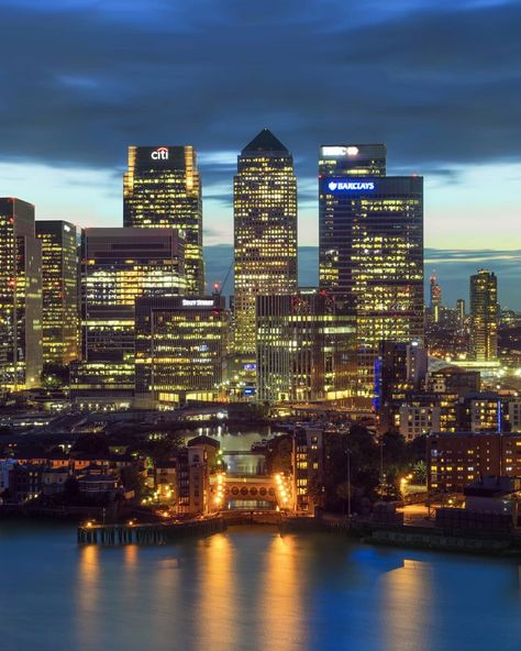 Jon Herbert | London | Travel on Instagram: “A Night The me View - Looking out over Canary Wharf” Greenwich Peninsula, Canary Wharf London, London Docklands, London Night, Dc Travel, Canary Wharf, London Skyline, City Vibe, Futuristic City