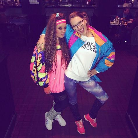 90s style 90s theme party Bar Crawl Outfit, 90s Bar, Outfit Ideas Baggy, 90s Theme Party, Bar Crawl, 90s Theme, Party Style, 90s Style, Party Fashion