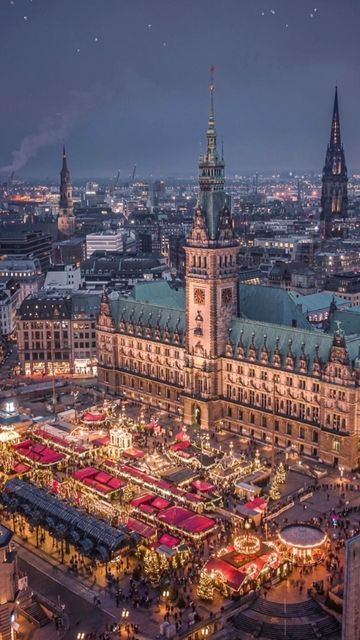 DAY&NIGHT PhotoGraphy on Instagram: "Christmas in Hamburg 🎄✨🎄✨🎄 It‘s that time of the year again ⭐️💫⭐️💫 Double tap ❤️ if you also love this time of the year 🎄🎄🎄 Tag your friends and family ✨✨✨ For more christmas in Hamburg, hit the FOLLOW Button ⬇️⬇️⬇️ 👉👉 @daynightphotography ⭐️⭐️ 👉👉 @daynightphotography 💫💫 👉👉 @daynightphotography ⭐️⭐️ . . . #hh #hamburg #040 #hamburgmeineperle #welovehh #igershamburg #alemania #germany🇩🇪 #deutschland #norddeutschland #dji #ig_europe #forbestra Germany Mountains, Hamburg Christmas, Germany Hamburg, Christmas In Germany, German Architecture, Christmas In Europe, Christmas Dreaming, German Christmas, Instagram Christmas