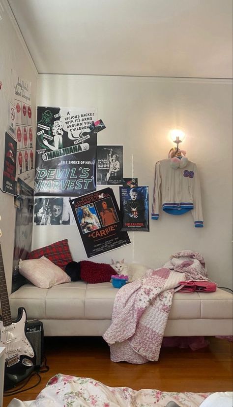 Rockstar Dorm Room, Slay Bedroom, Rockstar Room Aesthetic, Rockstar Girlfriend Bedroom, Skater Bedroom Aesthetic, Rockstar Gf Bedroom, Rockstar Room, Rockstar Bedroom, Beachy Dorm