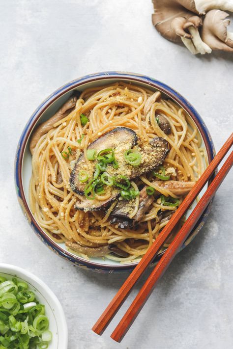 Mushroom Pasta with Soy Butter Garlic Sauce - Okonomi Kitchen Baked Beans Vegan, Butter Garlic Sauce, Maple Baked Beans, Comfort Pasta Dishes, Mushroom Recipes Vegan, Soy Butter, Comfort Pasta, Vegan Kids Recipes, Butter Pasta