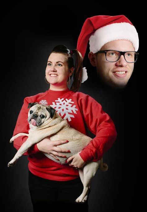 27 Funny & Awkward Family Christmas Photos 3 Awkward Family Christmas, Funny Christmas Photo Cards, Funny Family Christmas Cards, Funny Christmas Photos, Dog Christmas Pictures, Christmas Humor Ecards, Funny Christmas Pictures, Awkward Family Photos, Family Christmas Pictures