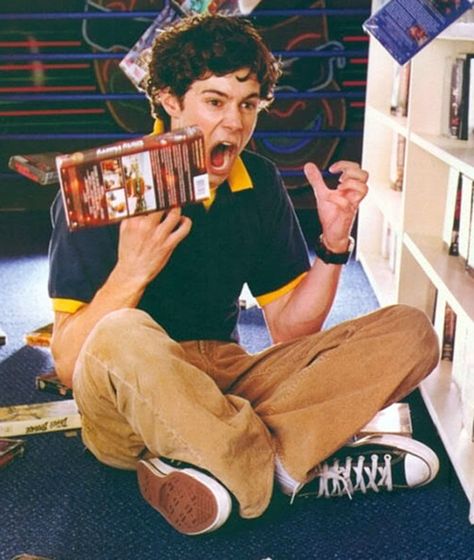 Adam Brody - young Joseph Gordon Levitt 2000s, Dave Gilmore Girls Aesthetic, Adam Brody Aesthetic, Seth Cohen Aesthetic, Young Joseph Gordon Levitt, Joseph Gordon Levitt Zooey Deschanel, Dave Rygalski, Joseph Gordon Levitt Magazine, Joseph Gordon Levitt That 70's Show