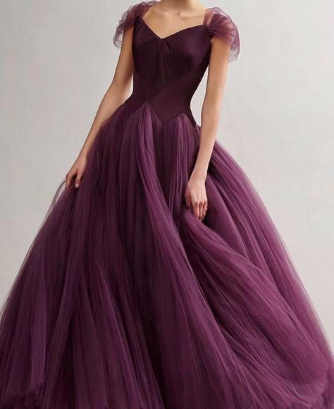 Net Gown Designs, Frocks For Women Party, Long Frocks For Women, Frocks And Gowns, Purple Tulle, Simple Frock Design, Party Wear Gowns, Long Frock Designs, Gown Party Wear