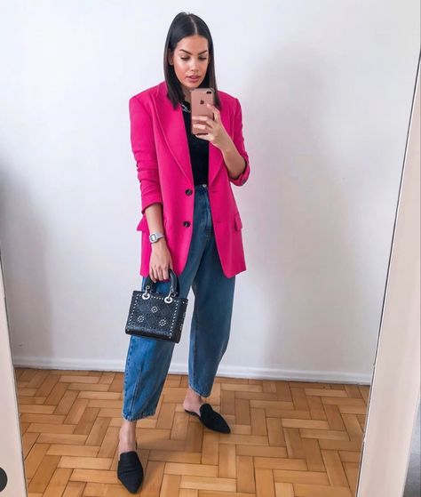 Fuchsia Jacket Outfit, Fuscia Blazer Outfit, Look Blazer Rosa Pink, Saco Fucsia Outfit, Hot Pink Blazer Outfit Casual, Blazer Fucsia Outfit Casual, Bright Pink Blazer Outfit, Fushia Blazer Outfit, Chaleco Fucsia Outfits